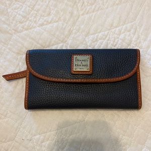 Dooney & Bourke Pebble Grain Continental Clutch